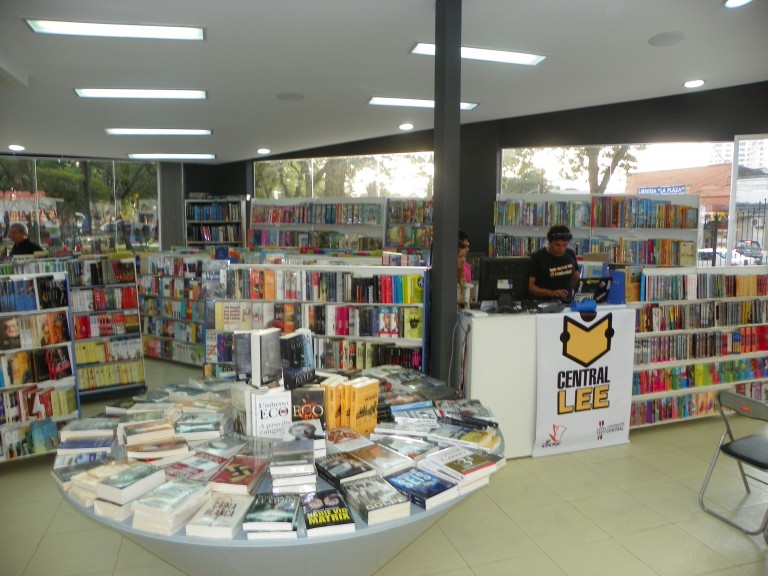 Feria itinerante de libros se realiza los fines de semana en la Costanera