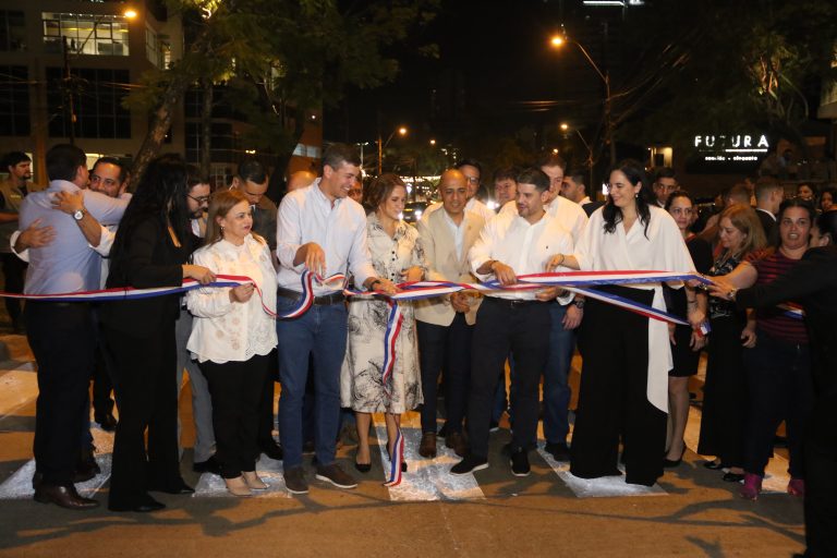 Intendente de Asunción, junto al Presidente de la República, inauguraron la obra nueva de la avenida Molas López, con desagüe pluvial y pavimentación de hormigón hidráulico