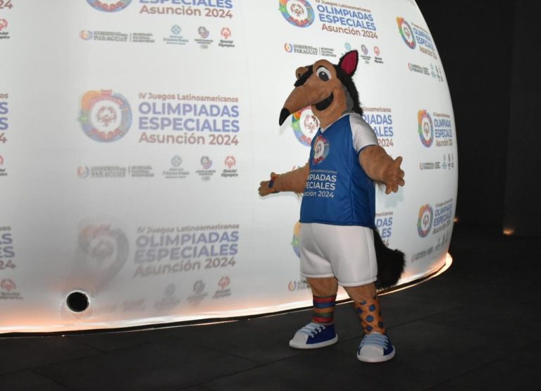 El intendente de Asunción y autoridades del Gobierno presentan a «Tami», la mascota de los IV Juegos Latinoamericanos de Olimpiadas Especiales
