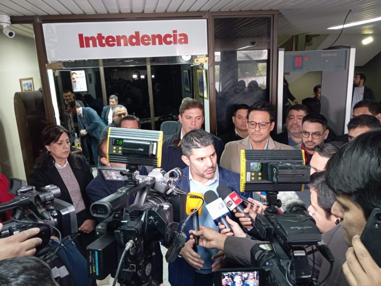 Intendente Rodríguez y su equipo acudieron a la Junta Municipal para aclarar y defender el uso de los bonos a través de la Ley de Cuenta Única