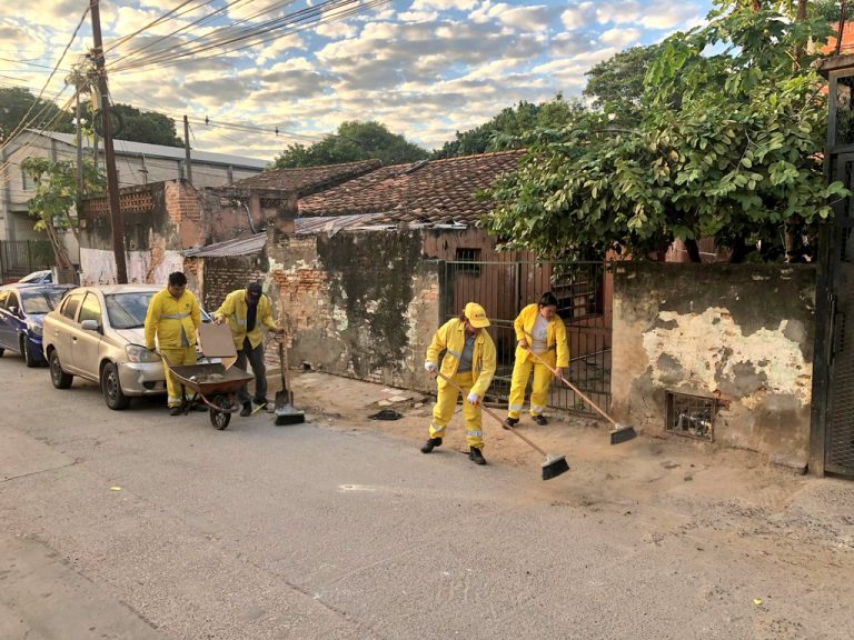 Dirección de Servicios Urbanos de la Comuna Capitalina realizó intensa campaña de limpieza integral en el barrio Virgen de la Asunción