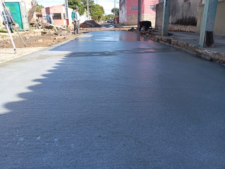 Mejoramiento vial de la calle Tacuary se realiza con pavimento de hormigón hidráulico