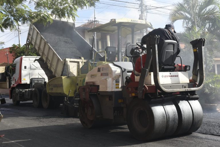 Calles y avenidas de diferentes barrios de Asunción cubrió la Dirección de Vialidad con diversos tipos de trabajos, durante la primera quincena de este mes de julio