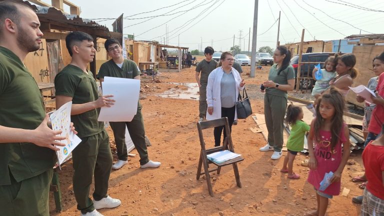 Inician Charlas de Salud Bucodental y Nutricional para familias afectadas por incendios en la Chacarita