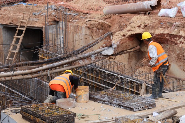 Obras de desagüe pluvial en la cuenca del arroyo Itay, para zona del Abasto, prosiguen para beneficiar a vecinos de la zona