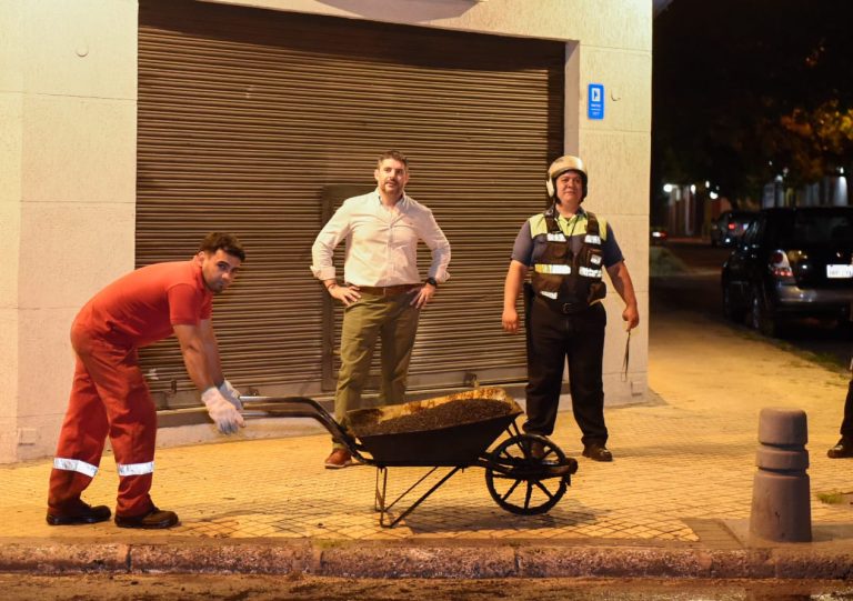 Jefe comunal capitalino recorrió anoche la 5ta. Avenida donde Vialidad realiza obras viales de recapado