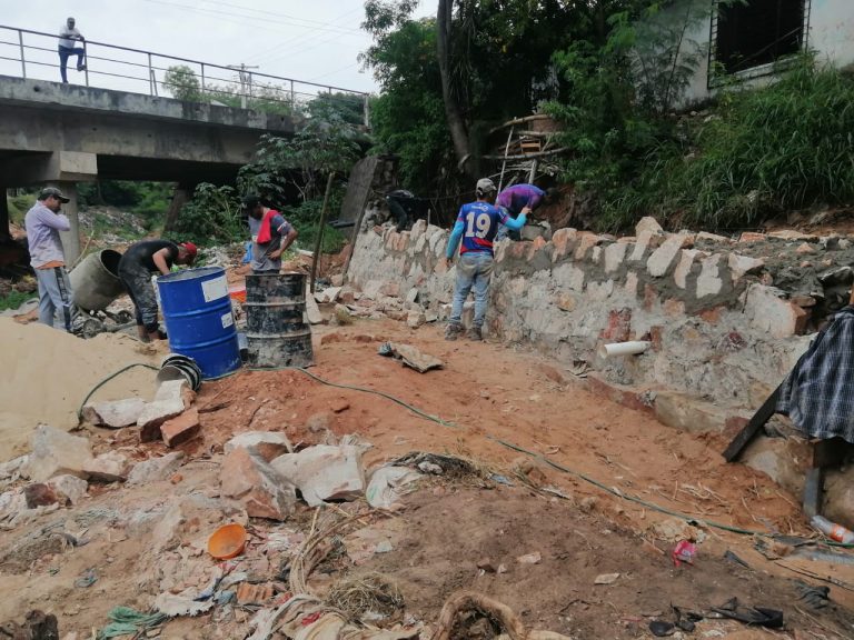 Construcción de un muro de contención en el arroyo Lambaré, para salvaguardar viviendas de la zona, presenta notorios avances en su ejecución