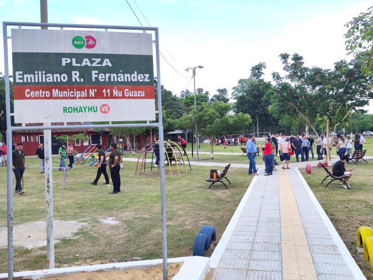 Plaza Emiliano R. Fernández, del barrio Mbocayaty, luce totalmente renovada a través de los Fondos de Proyectos Especiales