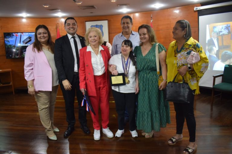 Junta Municipal de Asunción distingue a dos mujeres que destacaron en su dedicación al deporte inclusivo en Paraguay