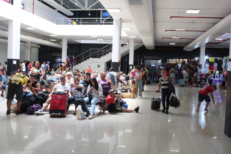 Autoridades Municipales y Empresarios Transportistas acuerdan suspensión temporal de aumento de tarifas en la Estación de Buses de Asunción