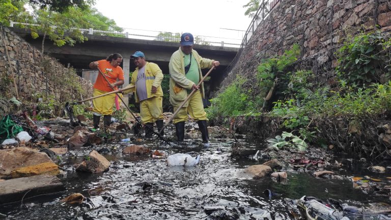 Jornada de Limpieza del Arroyo Paraguarí promueve conciencia ambiental