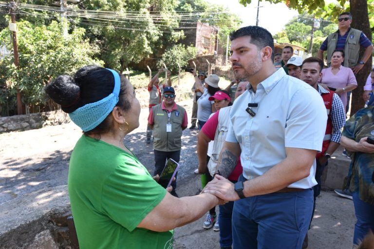 Vecinos del Bañado Sur celebran la próxima solución con pavimento de hormigón hidráulico en la calle Teniente Lidio Cantaluppi