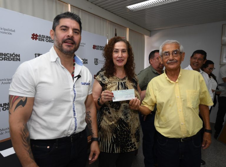 La primera entrega de cheques de los fondos para proyectos especiales del año 2025 se realizó con presencia del intendente Rodríguez