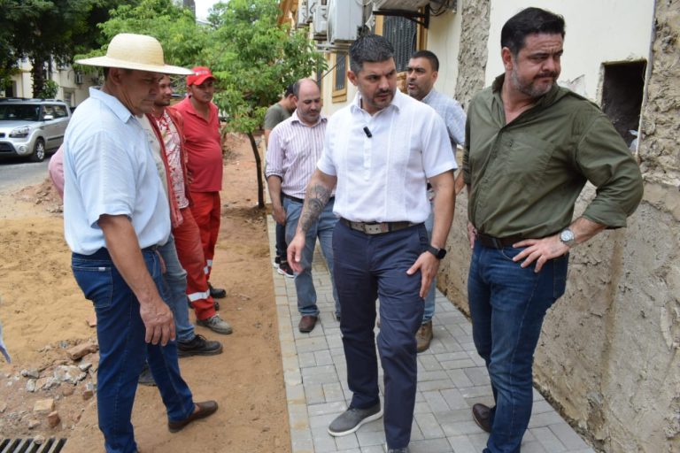 Intendente Rodríguez verificó los trabajos de mejoramiento de veredas que se vienen realizando en un sector del microcentro capitalino