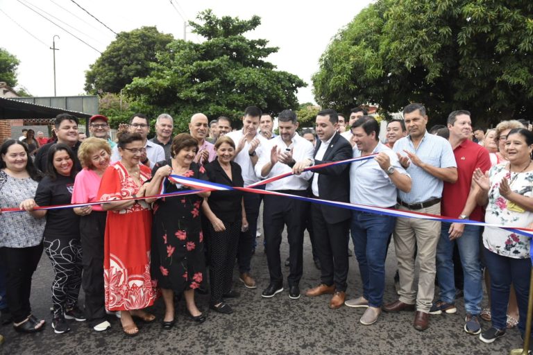 Comuna inaugura obra de pavimentación asfáltica en el barrio Zeballos Cué