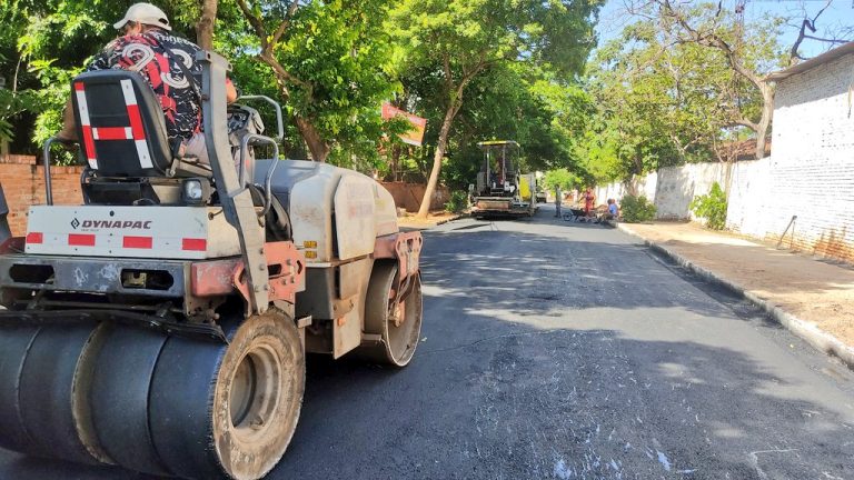 Dirección de Vialidad inició trabajos de recapado sobre la calle Grecia del barrio Pinozá