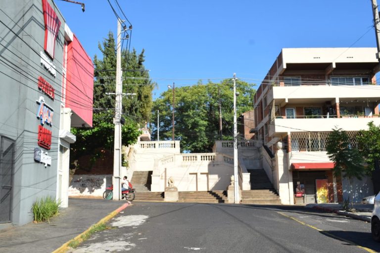 La calle Manuel Domínguez recuerda al defensor del Chaco, autor de la memorable frase: “Ni más allá, ni más acá del Parapití”